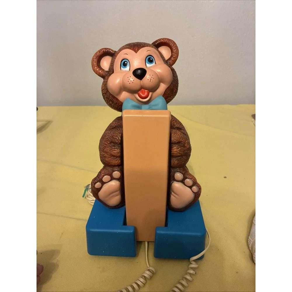 Vintage Cuddles Carlton Bear Push Button Phone Model #7780
